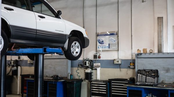 : Repair shop team managing vehicle service operations across multiple bays {{brizy_dc_image_alt imageSrc=