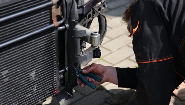 Auto repair technician working efficiently to maximize shop productivity and capacity {{brizy_dc_image_alt imageSrc=